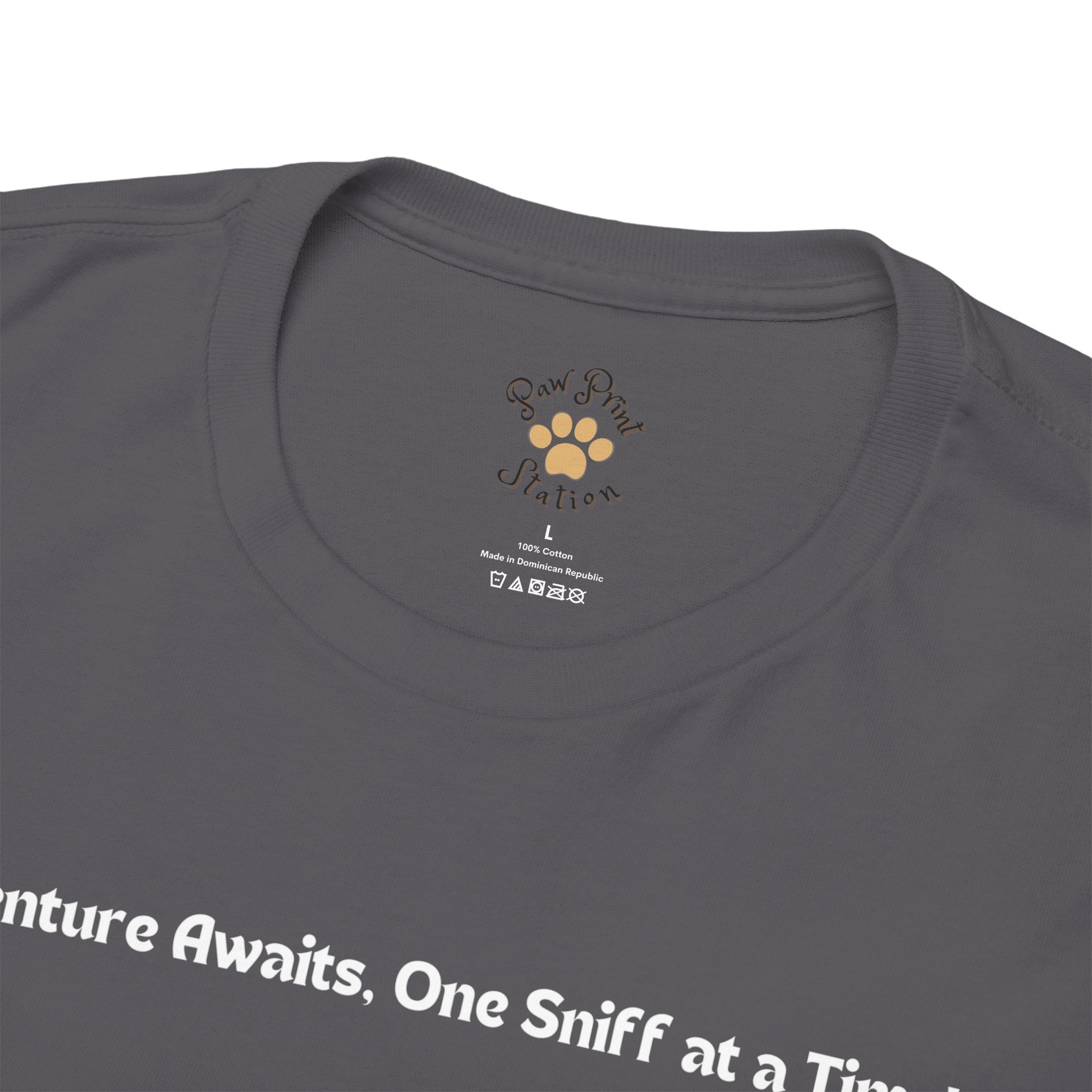 Unisex - Adventure Awaits, One Sniff at a Time: Corgi Explorer T-Shirt