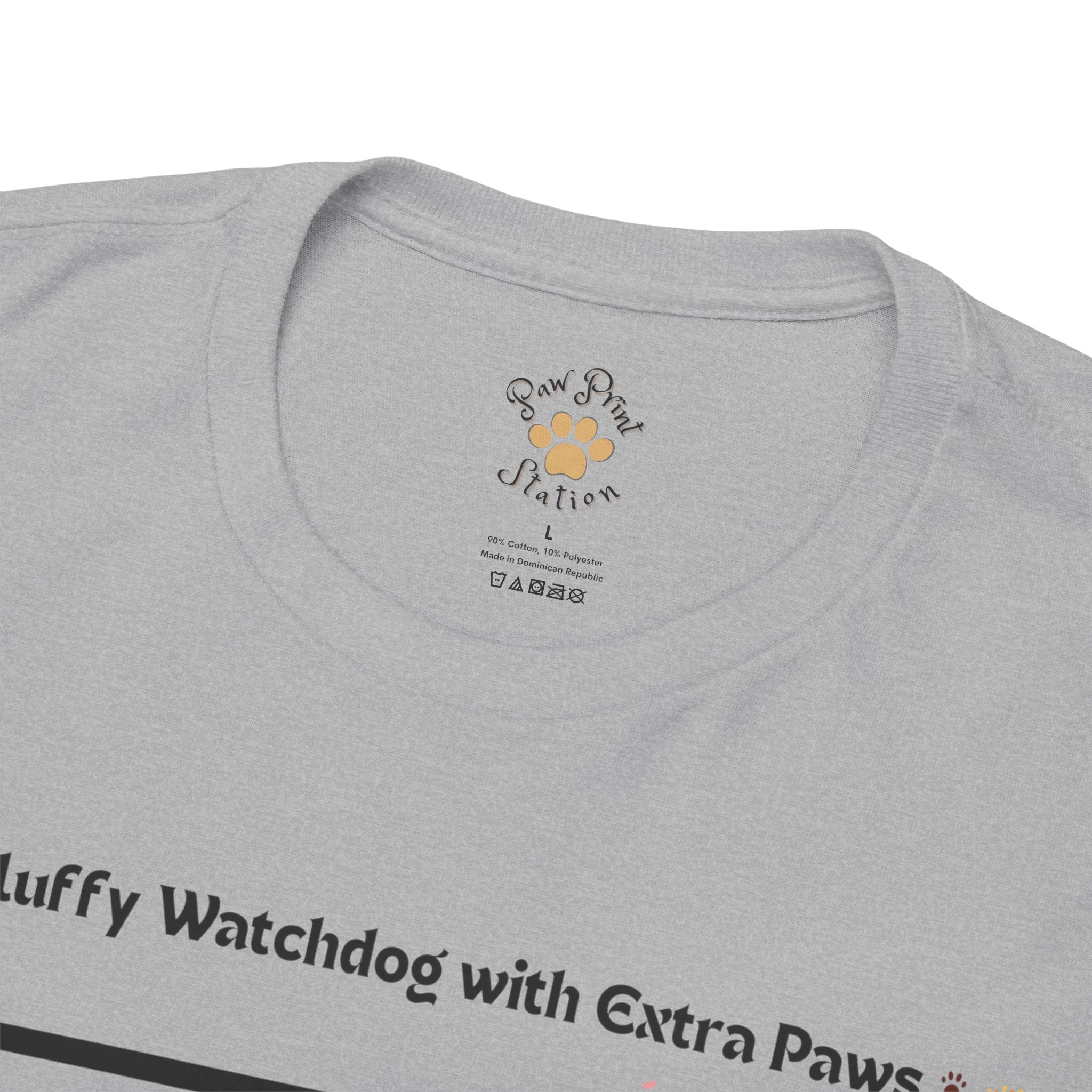 Unisex -  Fluffy Watchdog: Your Maine Coon Guardian T-Shirt