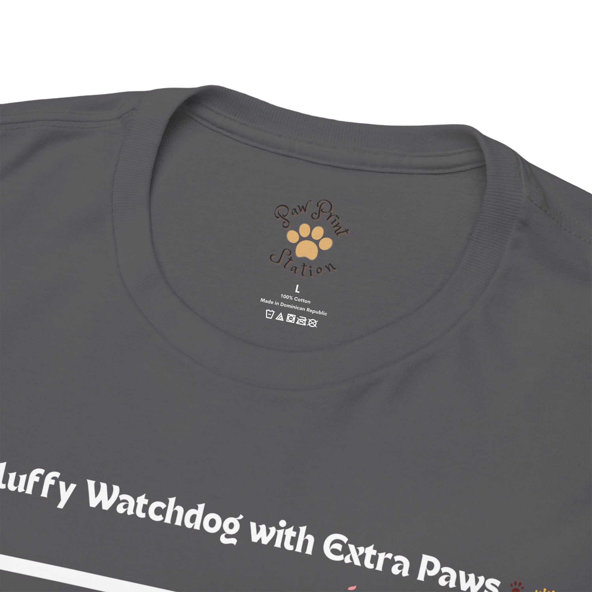 Unisex -  Fluffy Watchdog: Your Maine Coon Guardian T-Shirt